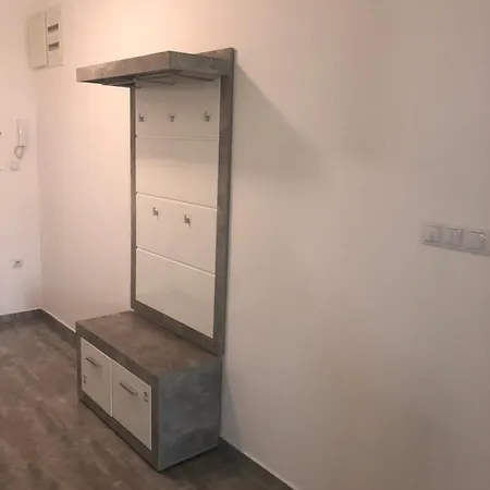 דירה Front