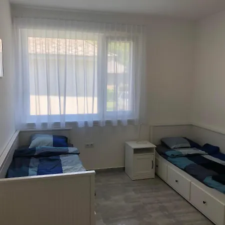 Front דירה *